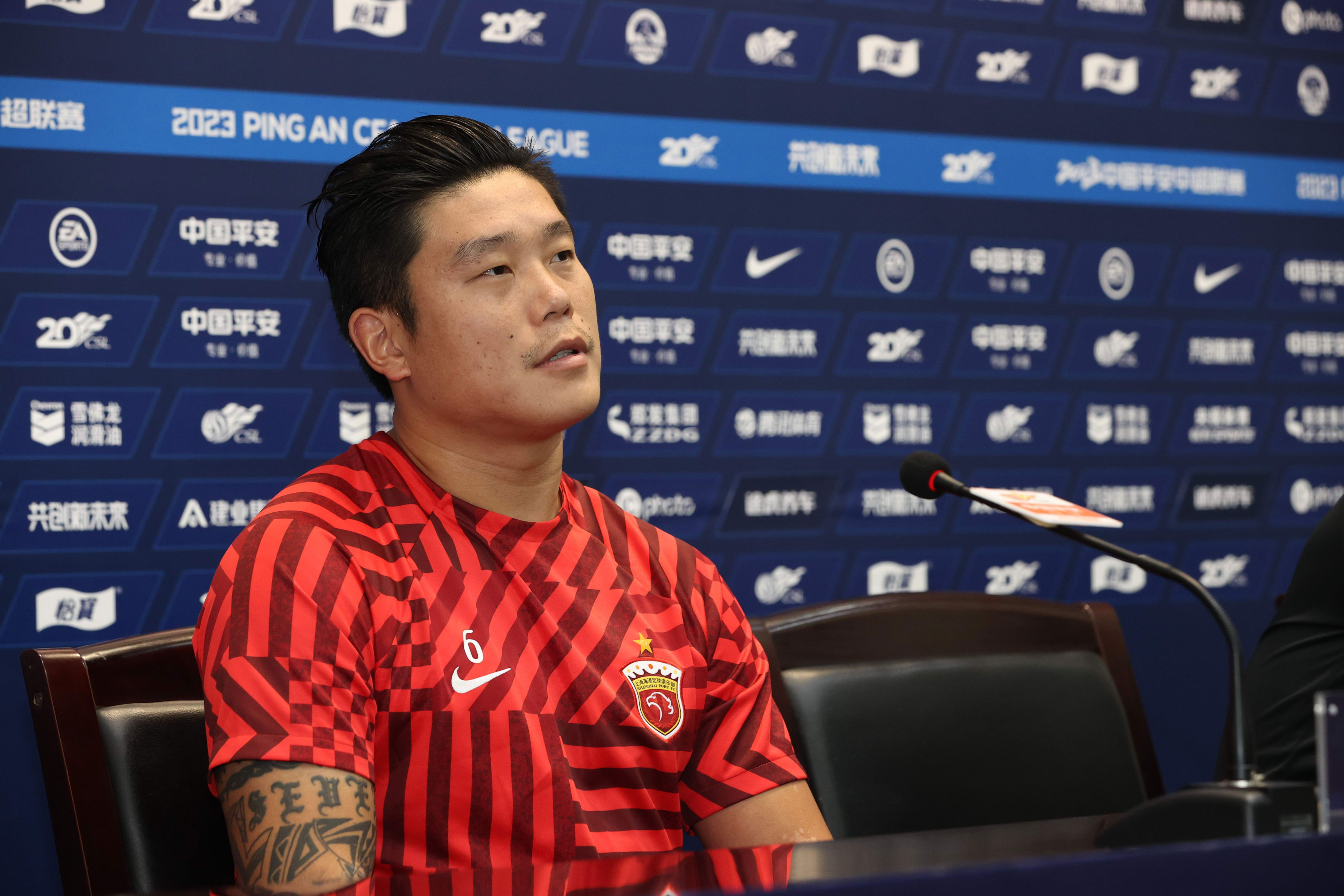 相聚在一起, 示自己的机, 对此李新翔 相聚在一起, 示自己的机, 对此李新翔