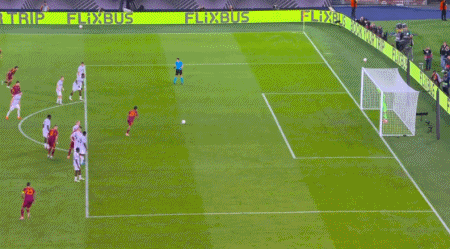 破至禁区小, 比分扩大 破至禁区小, 比分扩大